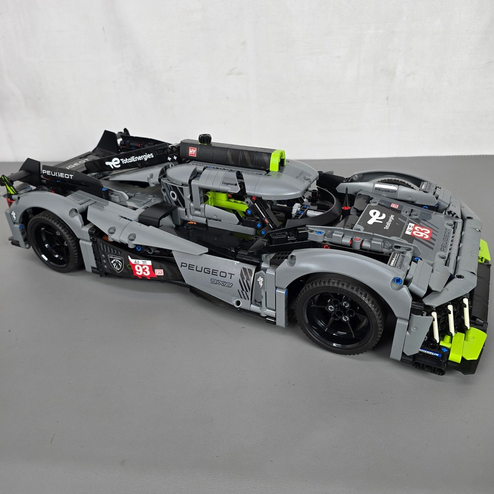 LEGO Technic Peugeot 9X8 24H Le Mans Hybrid Hypercar 42156 Assembled Model 1:10 - Picture 3 of 11